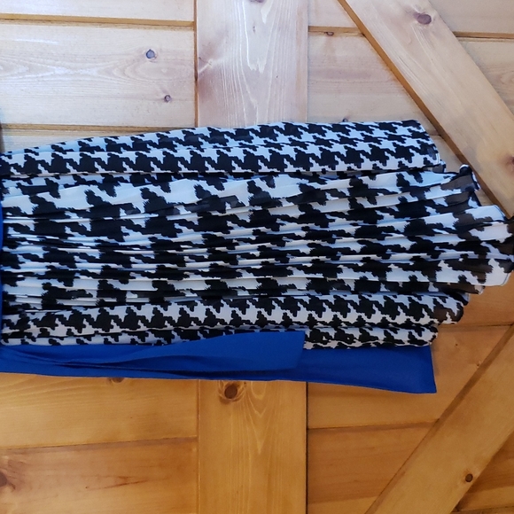 New Arts Fun BLOOM  de Jeune fille black and white with blue sash szgirls 10-12 - Picture 5 of 8